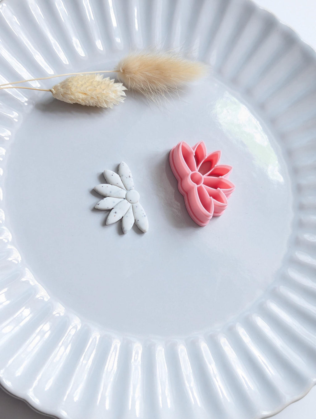 Half daisy polymer clay cutter